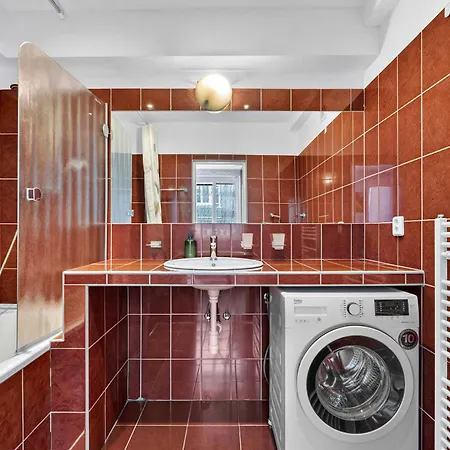 Homely With Balcony - Ba Apartamento Bratislava