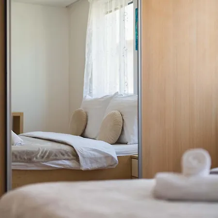 Homely With Balcony - Ba 公寓