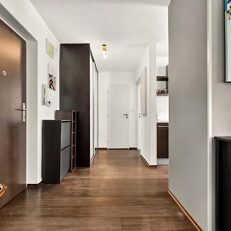 Homely With Balcony - Ba Apartamento Bratislava